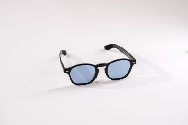 Black and Blue - Image 4